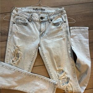 Bullhead Light Wash Distressed Skinny Jeans - Women's